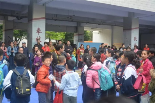 “發現杯”中國青少年編程挑戰活動廣州賽區，近500名編程小達人競技
