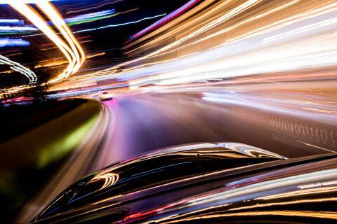 到2050年 無人車相關經濟活動規?；蜻_7萬億美元
