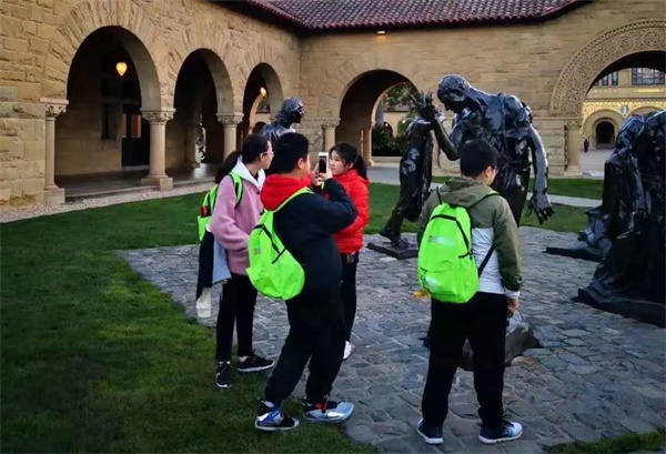 在世界頂級(jí)名校斯坦福大學(xué)學(xué)編程，讓孩子走在國際教育的前沿