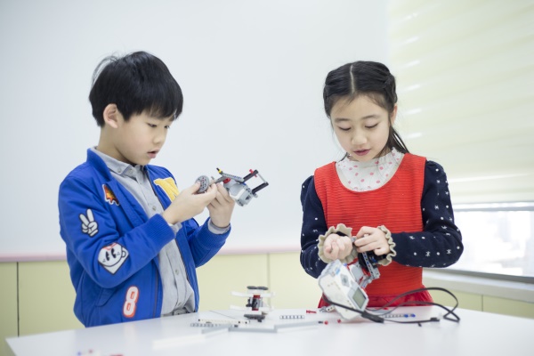 學機器人編程有什么用，少兒機器人編程好學嗎？