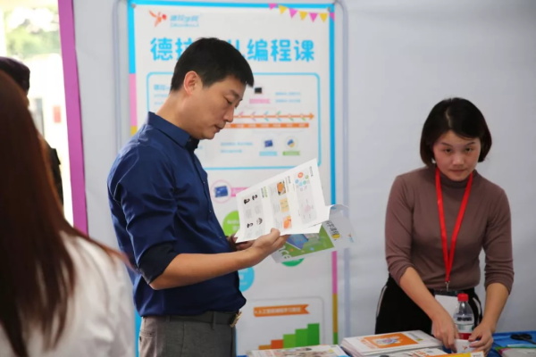 強(qiáng)強(qiáng)聯(lián)合，童程童美與北京青少年科技教育協(xié)會(huì)戰(zhàn)略合作！